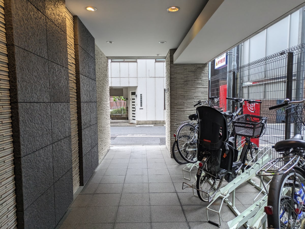 v20251006150705/fresh/building/J00100403701_9