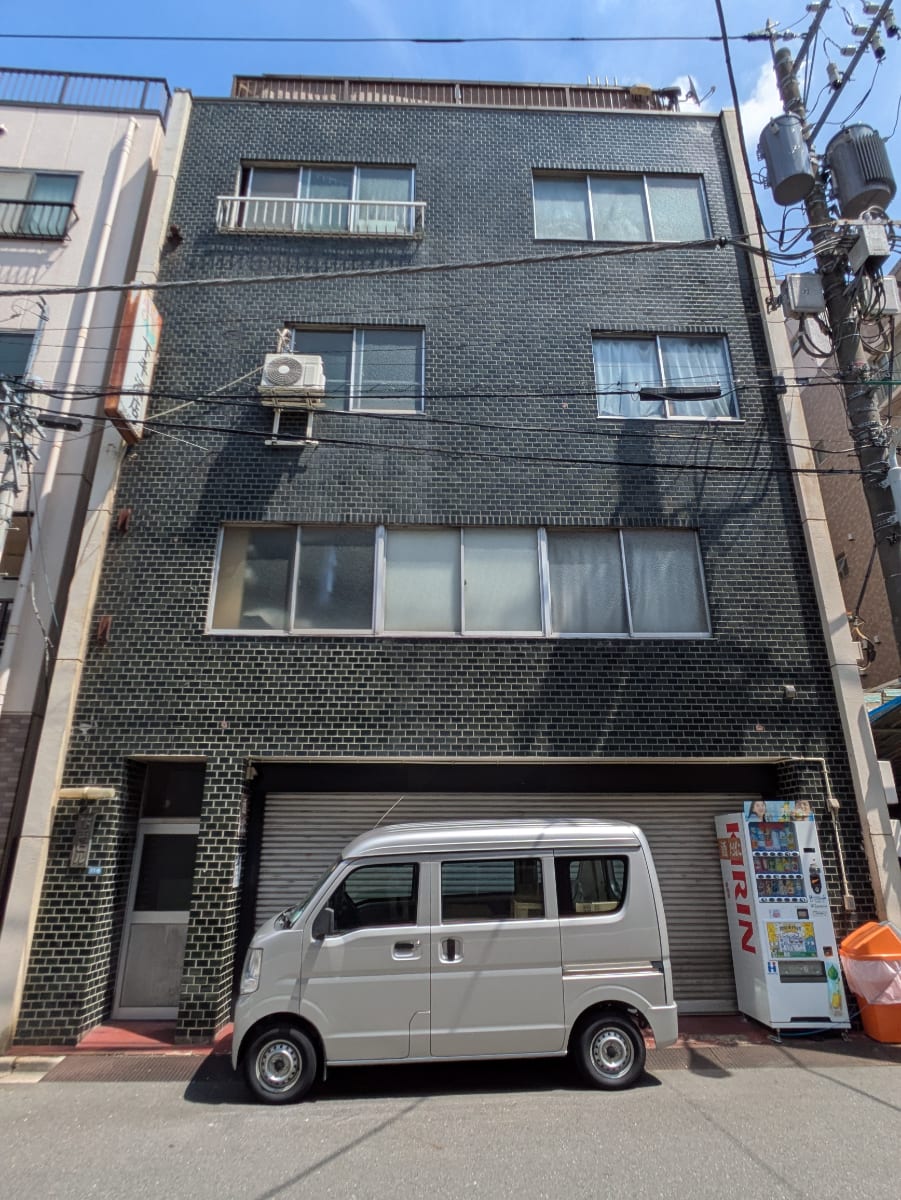 v20251006150705/fresh/building/J00100406494_1