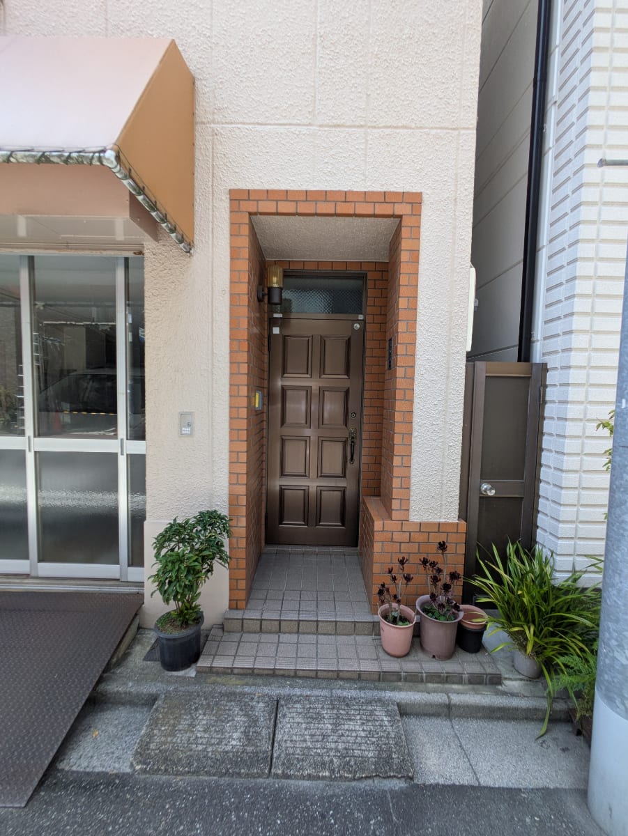v20251006150705/fresh/building/J00100408196_3