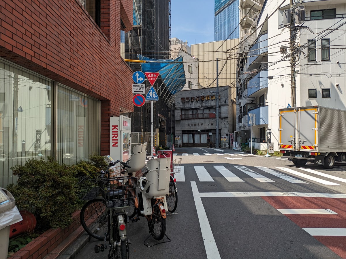 v20251007150704/fresh/building/J00100357295_13