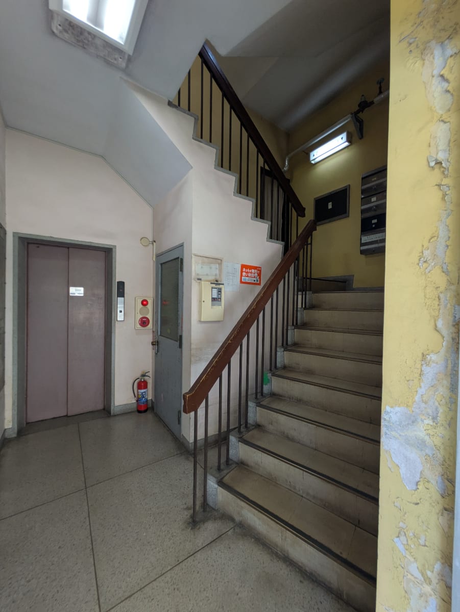 v20251007150704/fresh/building/J00100360598_16