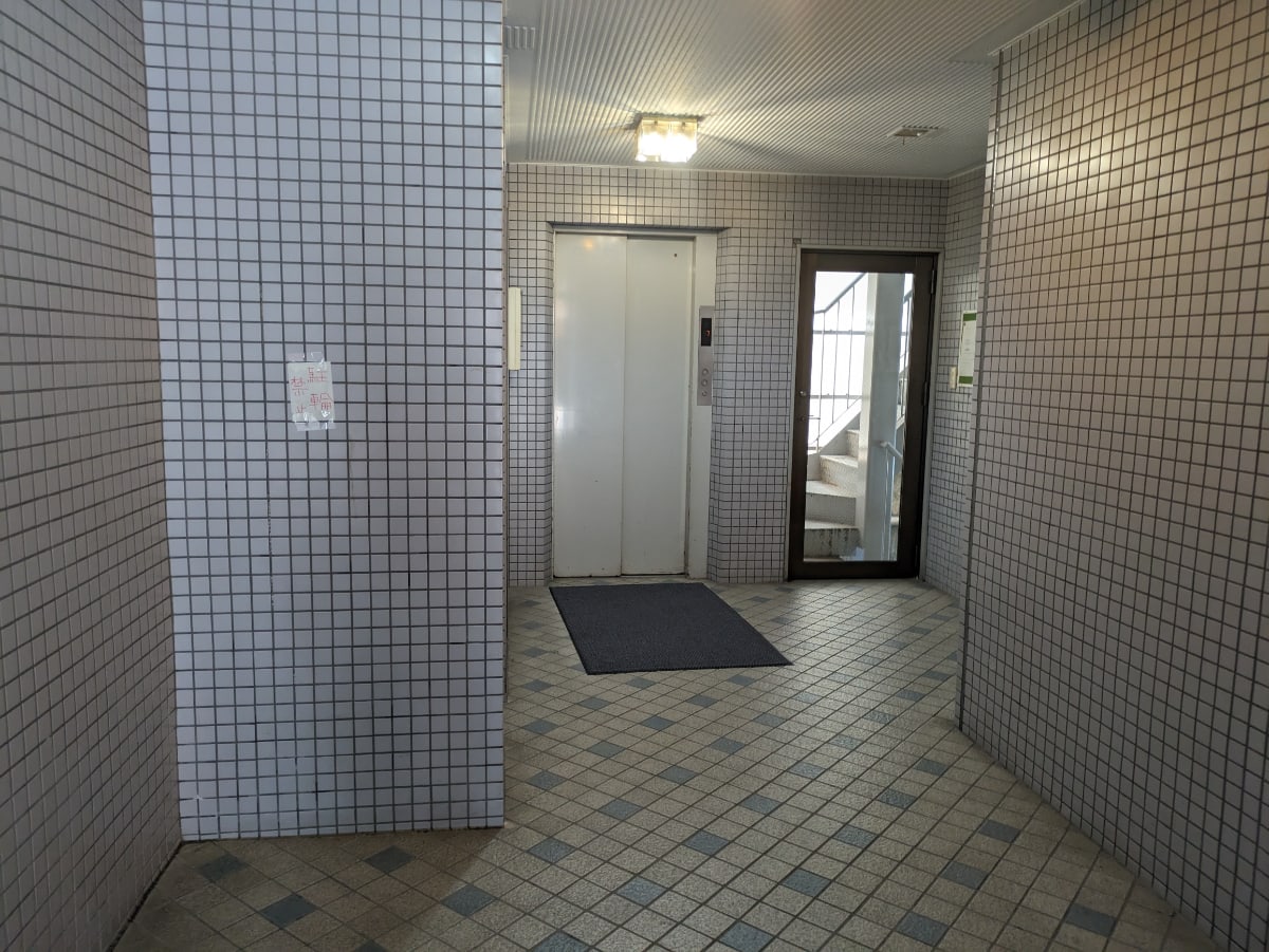 v20251007150704/fresh/building/J00100382182_9