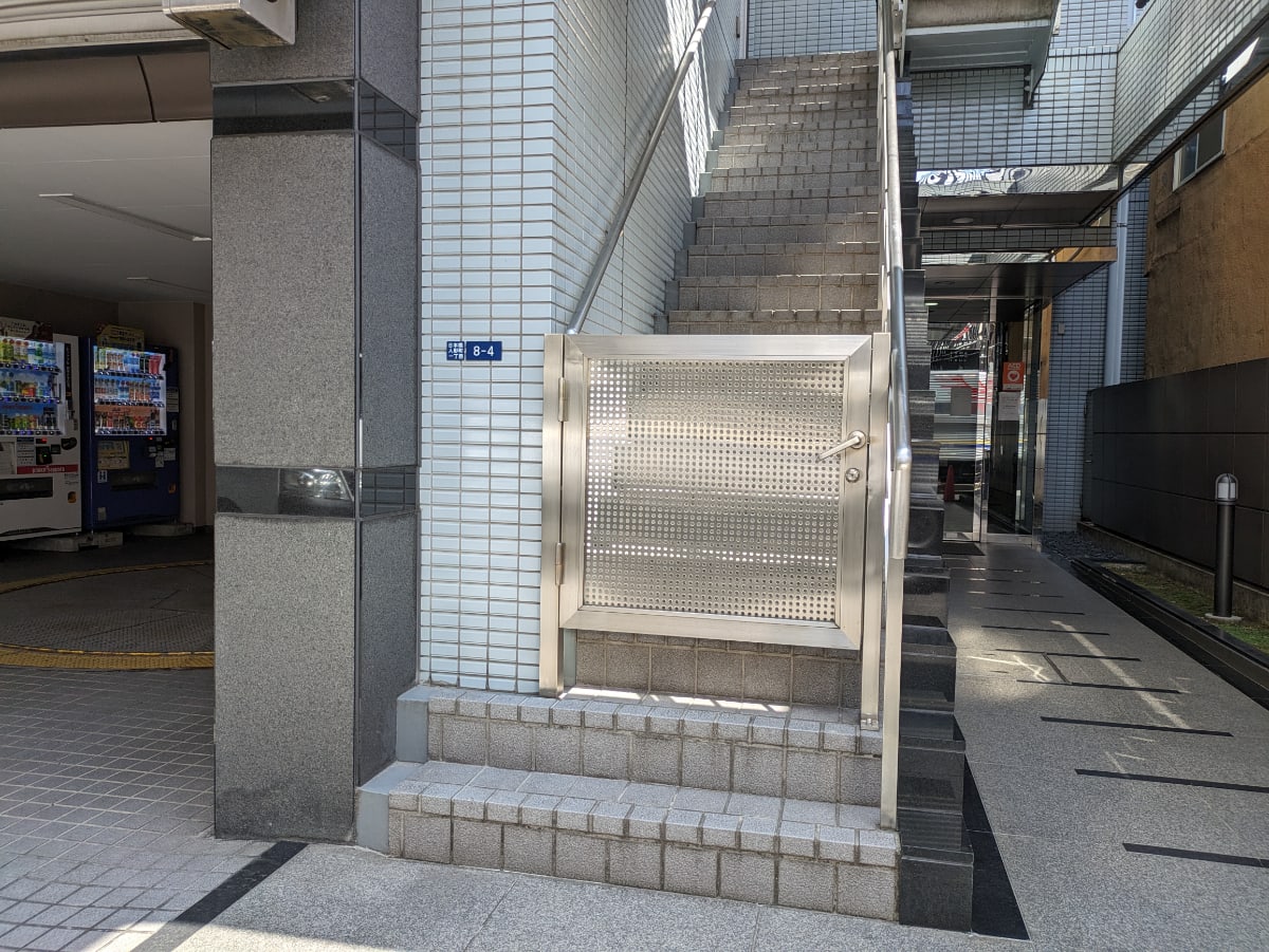 v20251007150704/fresh/building/J00100389752_9