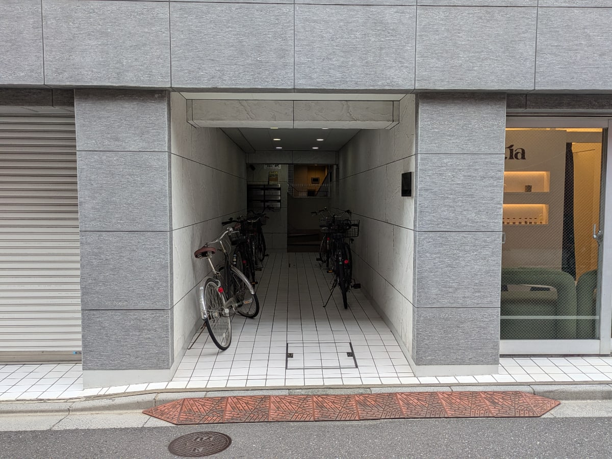 v20251007150704/fresh/building/J00100407823_3