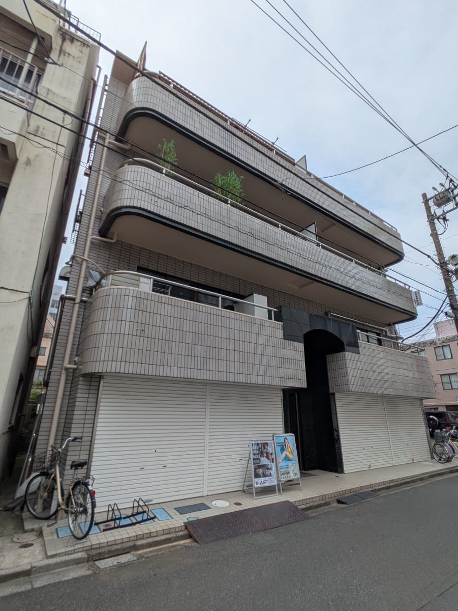 v20251007150704/fresh/building/J00100413956_9