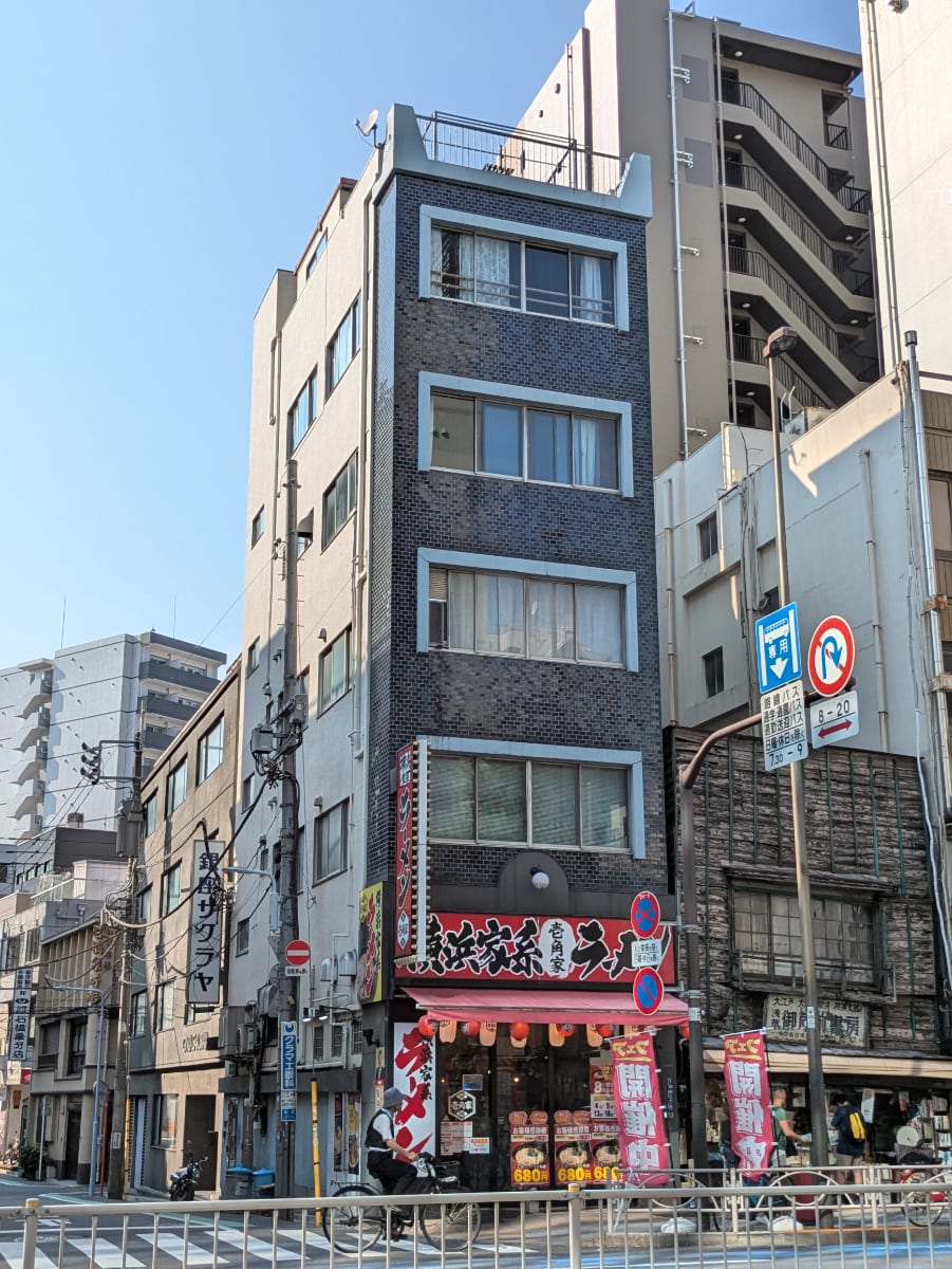 v20251007150704/fresh/building/J00100421305_6
