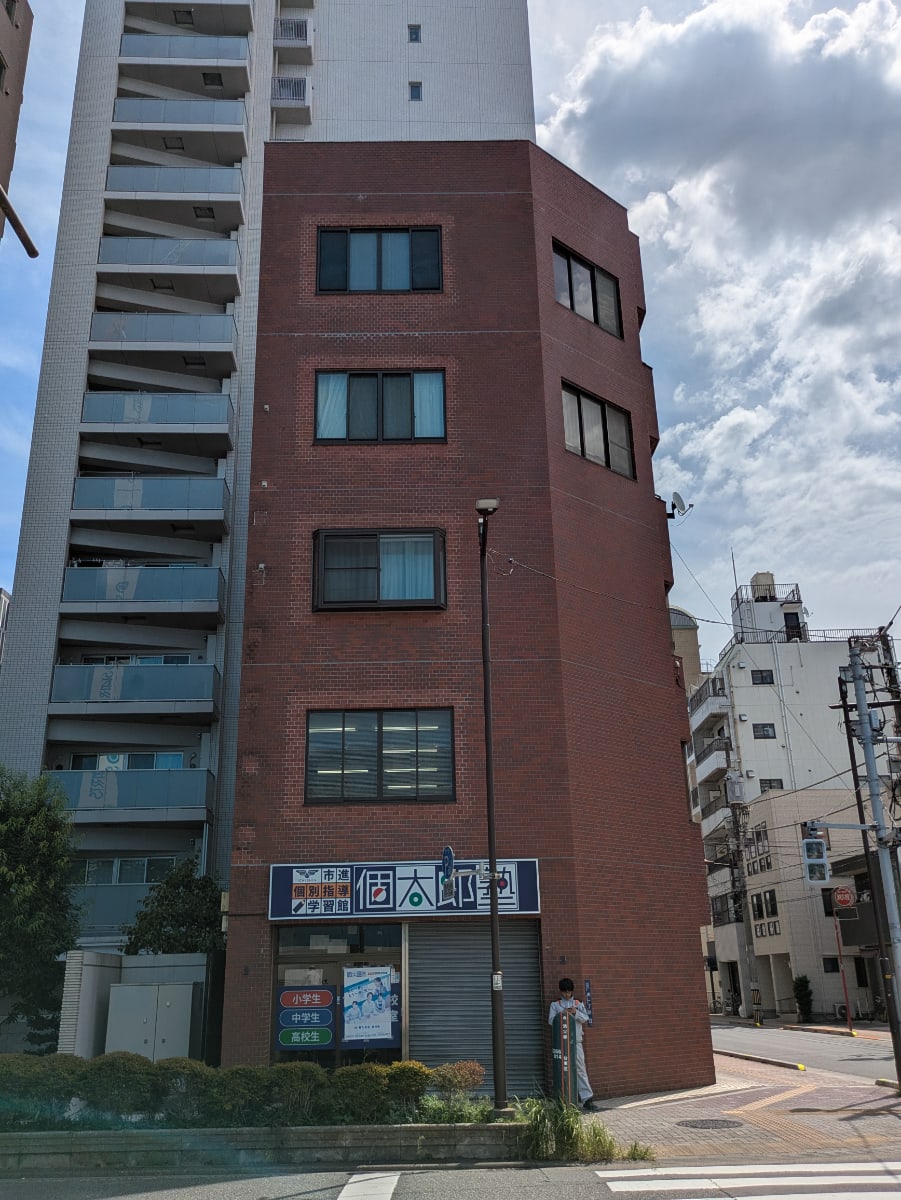 v20251007150704/fresh/building/J00100490728_6