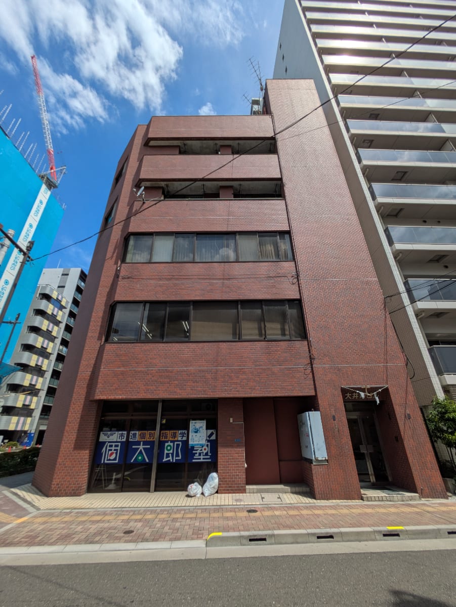 v20251007150704/fresh/building/J00100490728_9