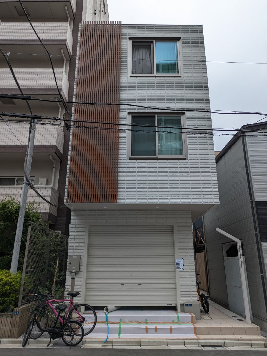 v20251007150704/fresh/building/J00100611915_1