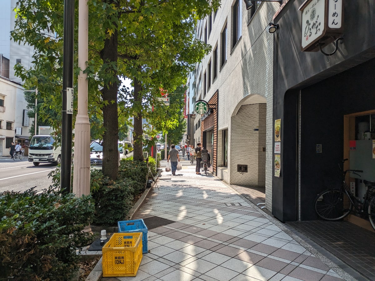 v20251008150721/fresh/building/J00100358752_14