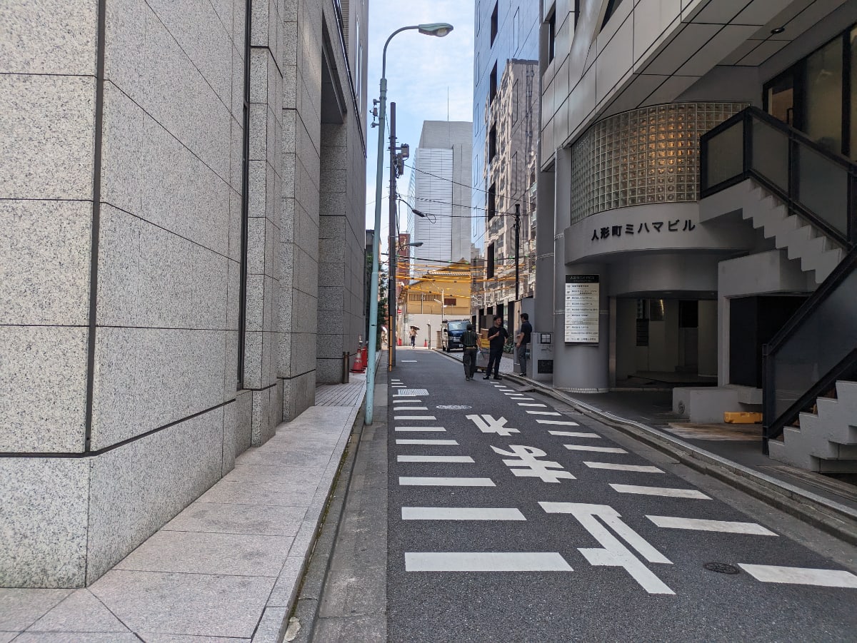 v20251008150721/fresh/building/J00100366352_15
