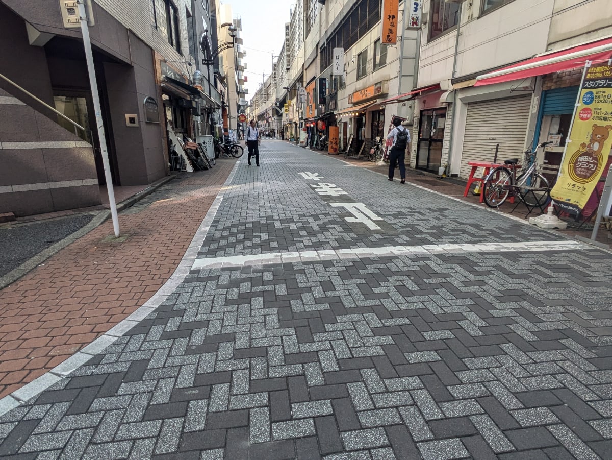 v20251008150721/fresh/building/J00100373803_11