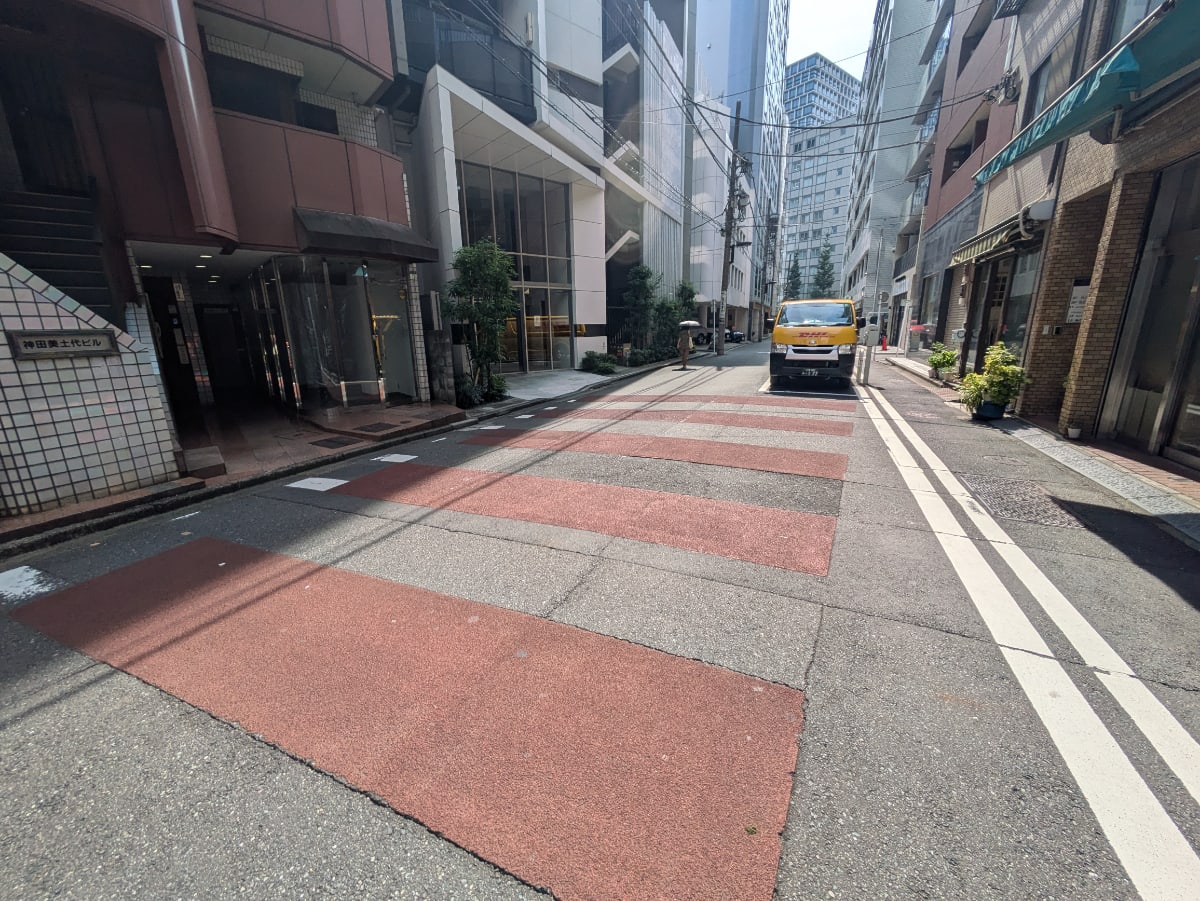 v20251008150721/fresh/building/J00100375304_11