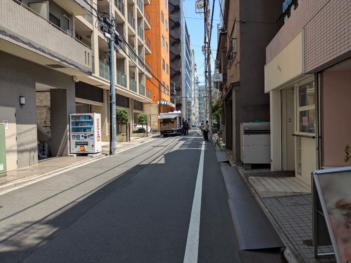v20251008150721/fresh/building/J00100379203_15