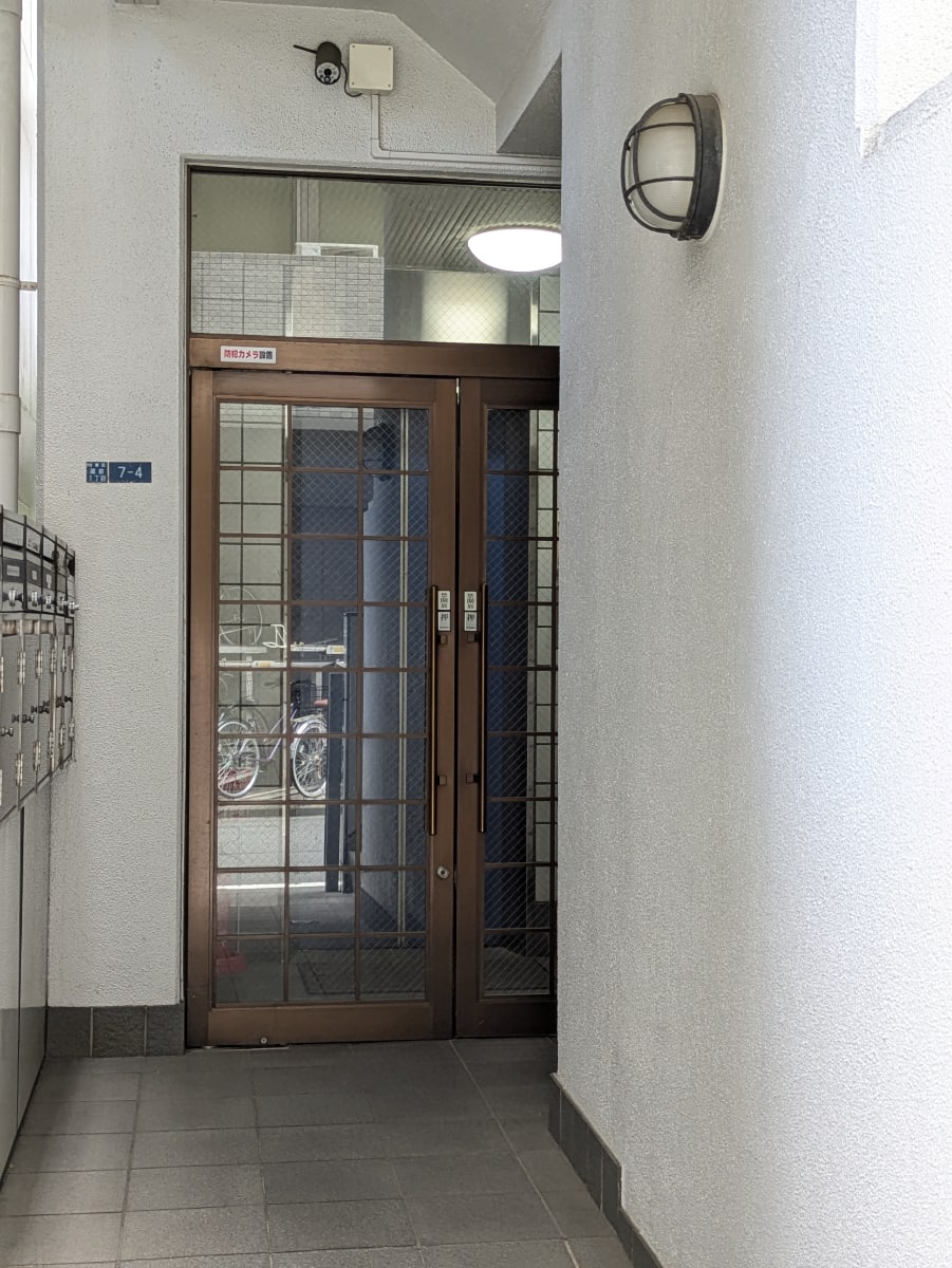 v20251008150721/fresh/building/J00100379204_14
