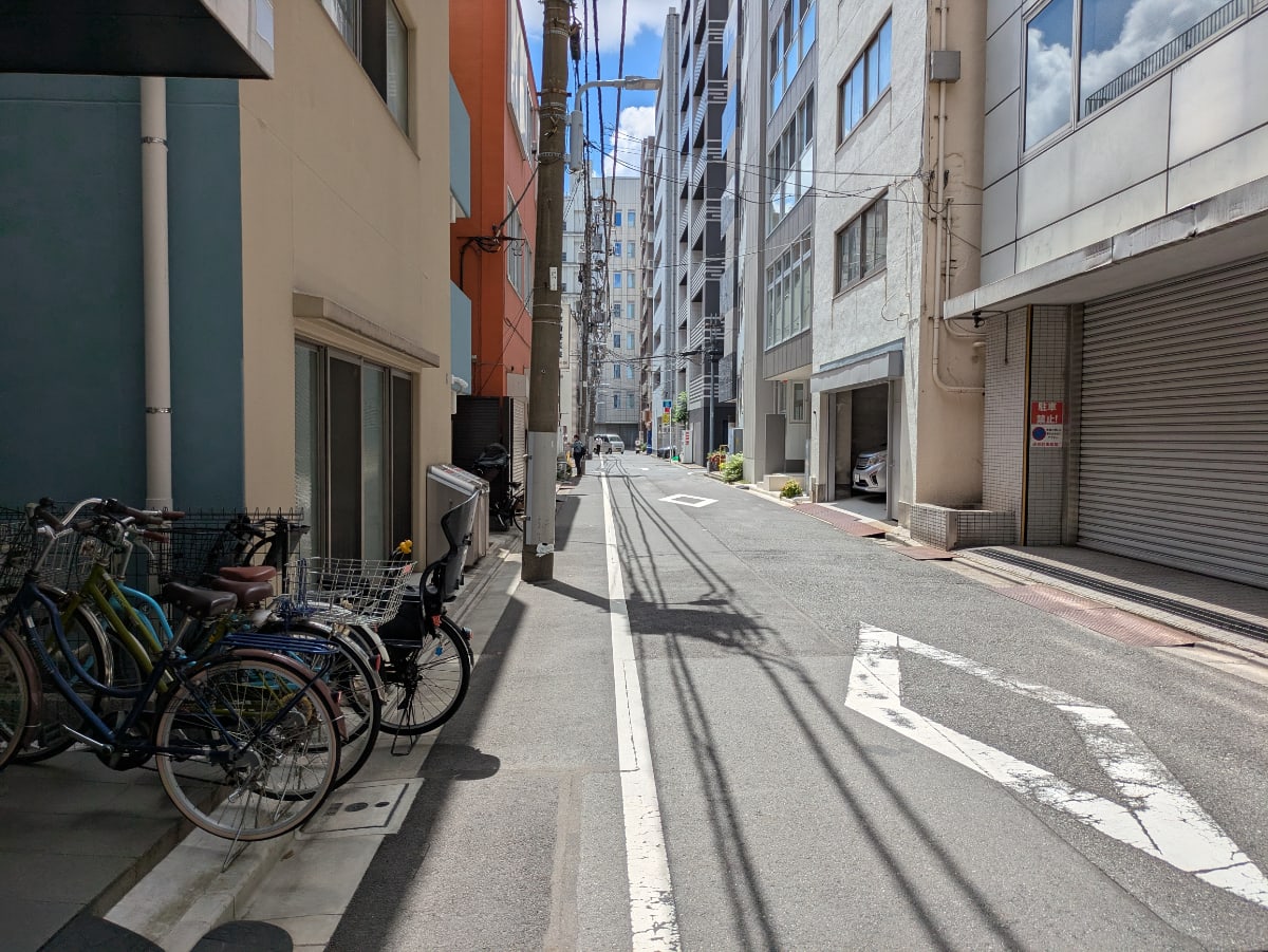 v20251008150721/fresh/building/J00100379204_16