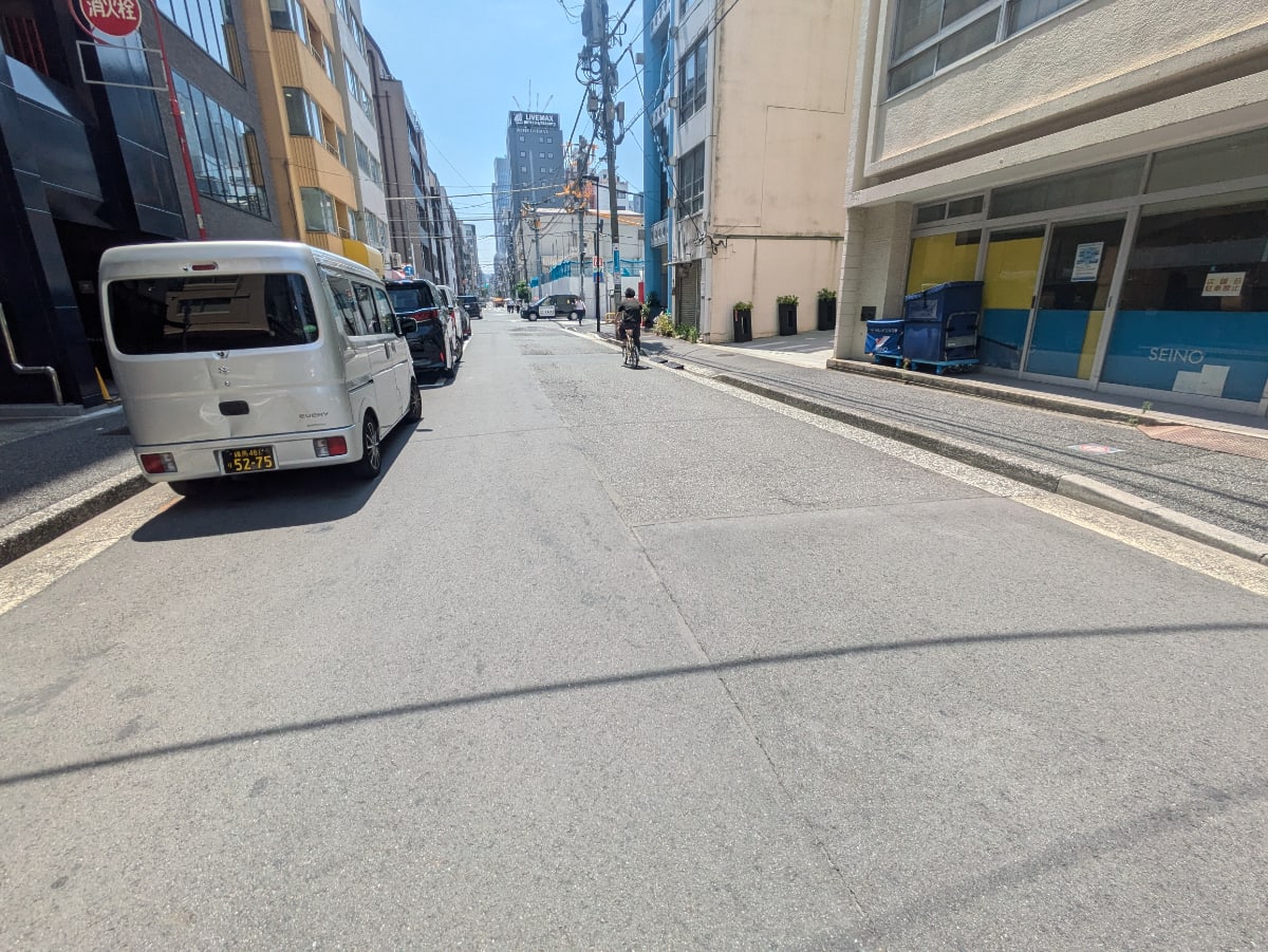 v20251008150721/fresh/building/J00100388208_11