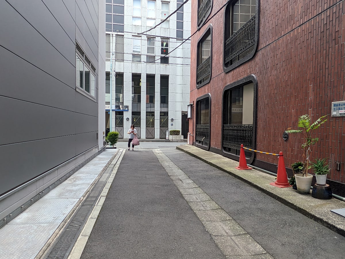 v20251008150721/fresh/building/J00100402666_11
