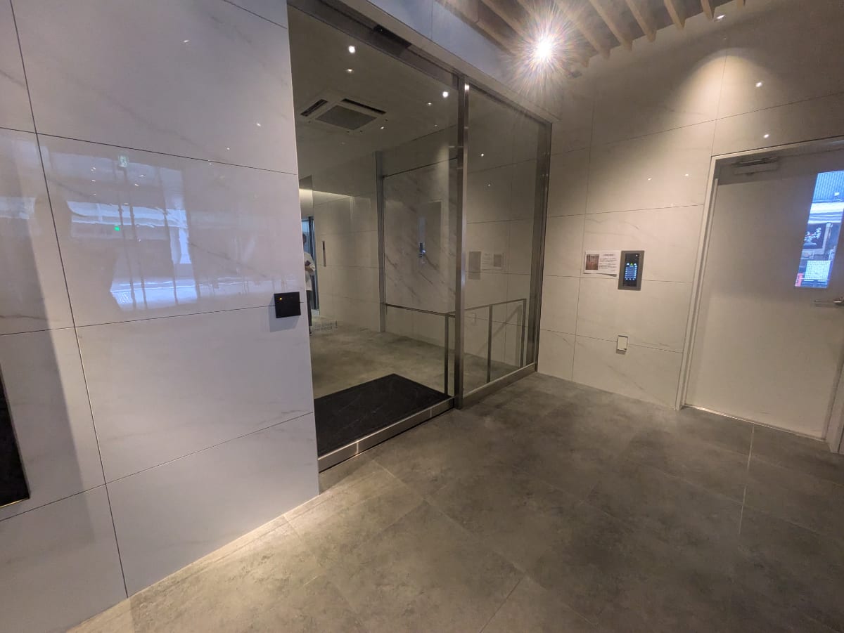 v20251008150721/fresh/building/J00100511356_9