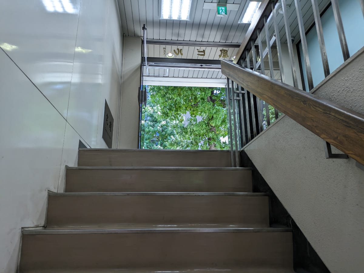 v20251009150657/fresh/building/J00100373925_17