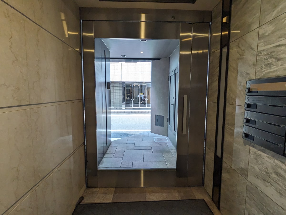 v20251009150657/fresh/building/J00100386366_14