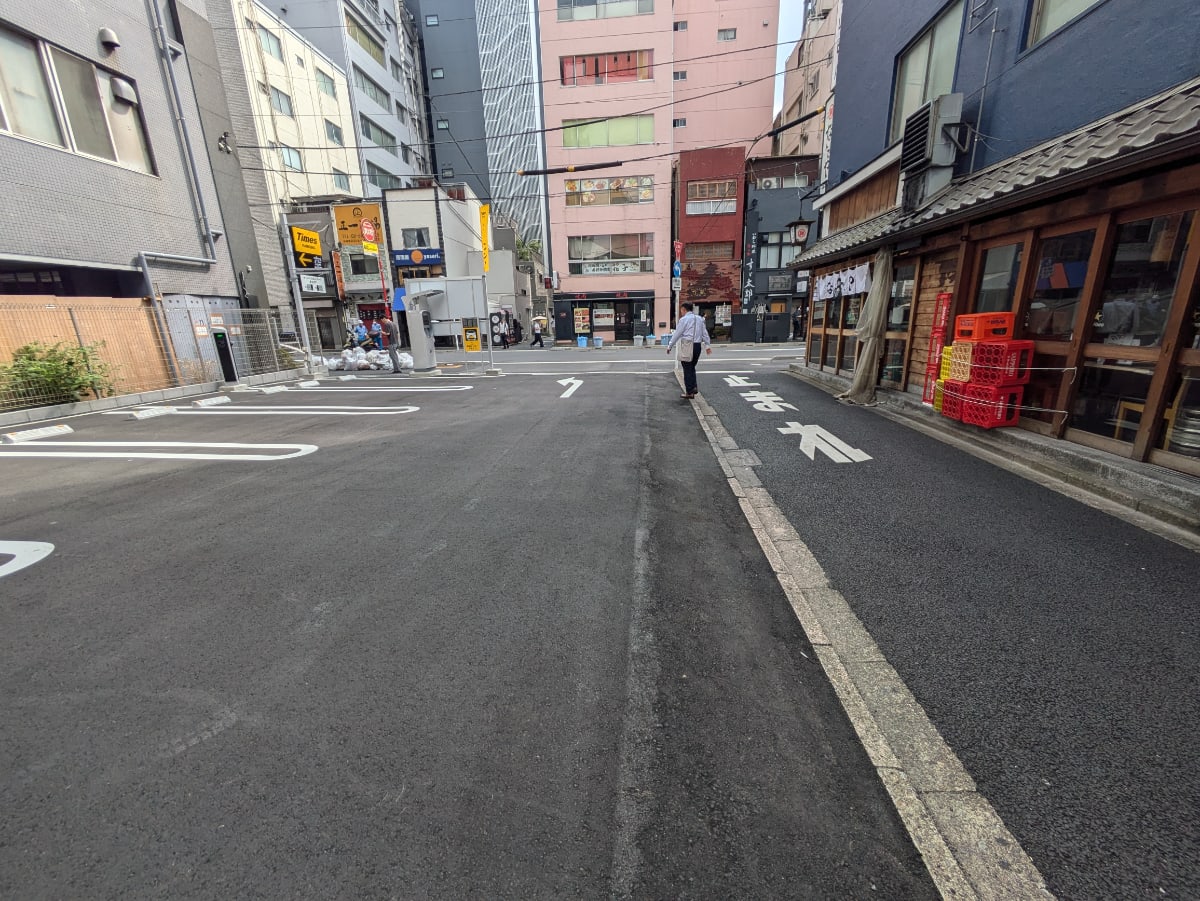 v20251009150657/fresh/building/J00100388516_12