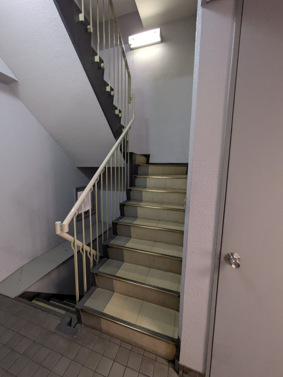 v20251009150657/fresh/building/J00100404285_13