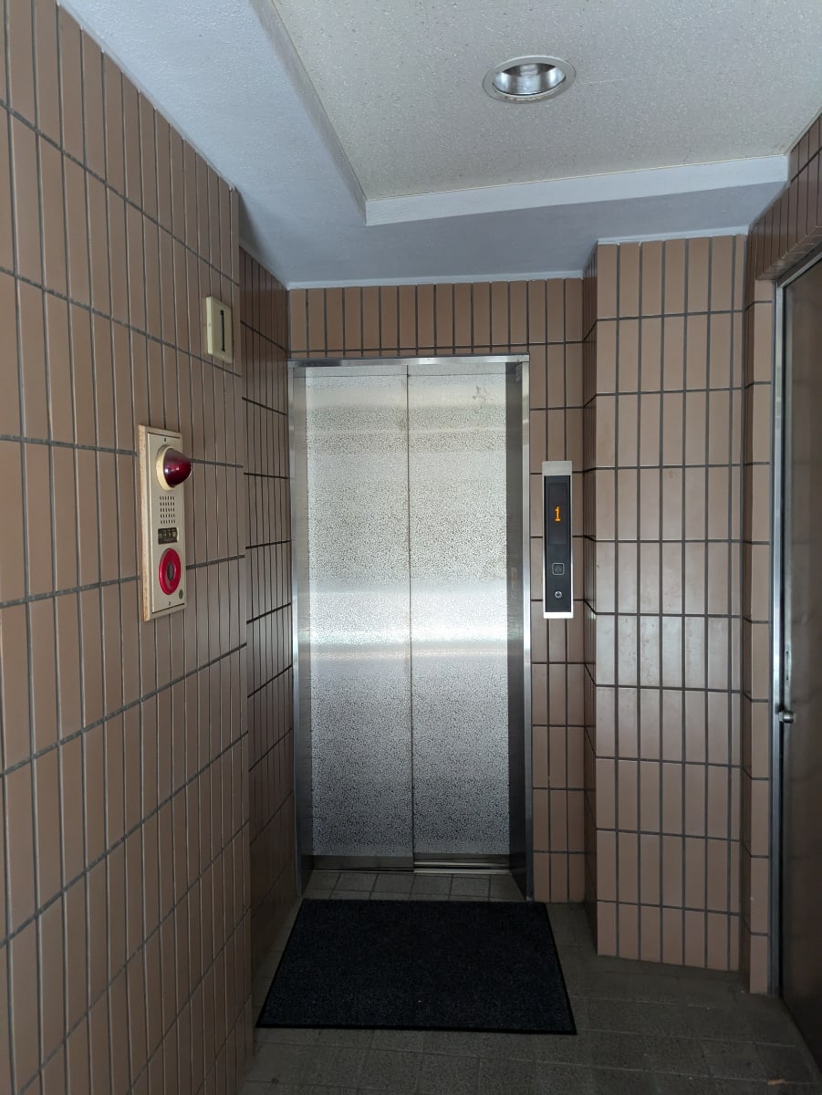v20251009150657/fresh/building/J00100405709_4