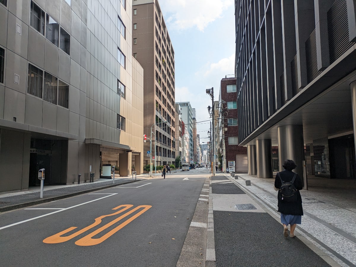 v20251009150657/fresh/building/J00100405947_14