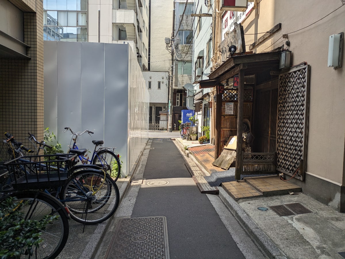 v20251009150657/fresh/building/J00100409519_11