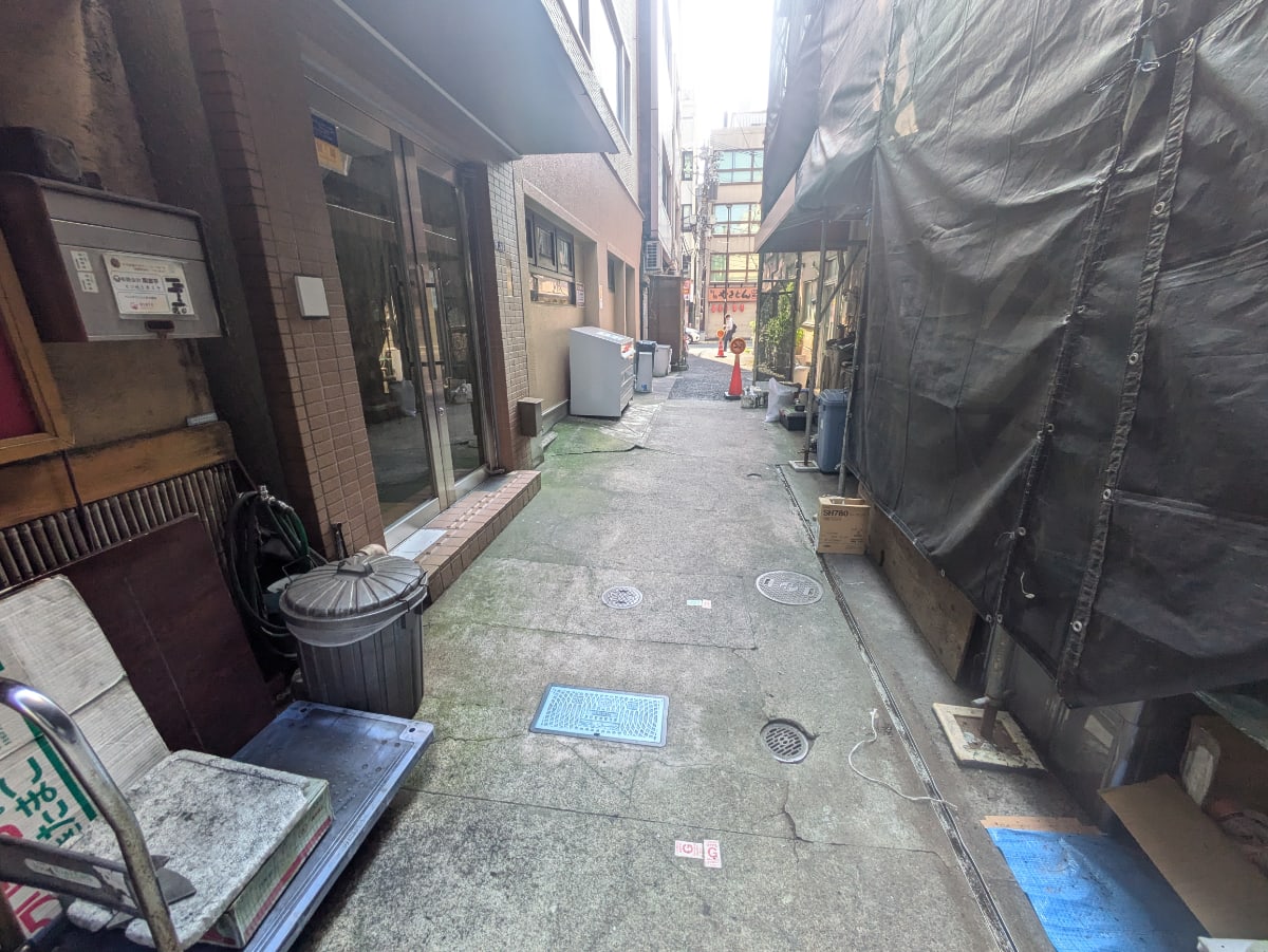 v20251009150657/fresh/building/J00100413594_10