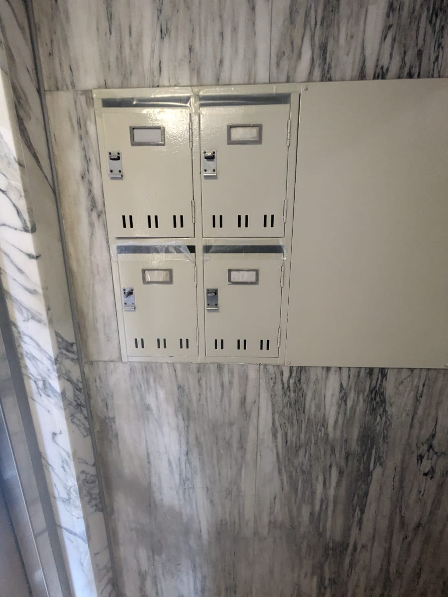 v20251009150657/fresh/building/J00100413594_8