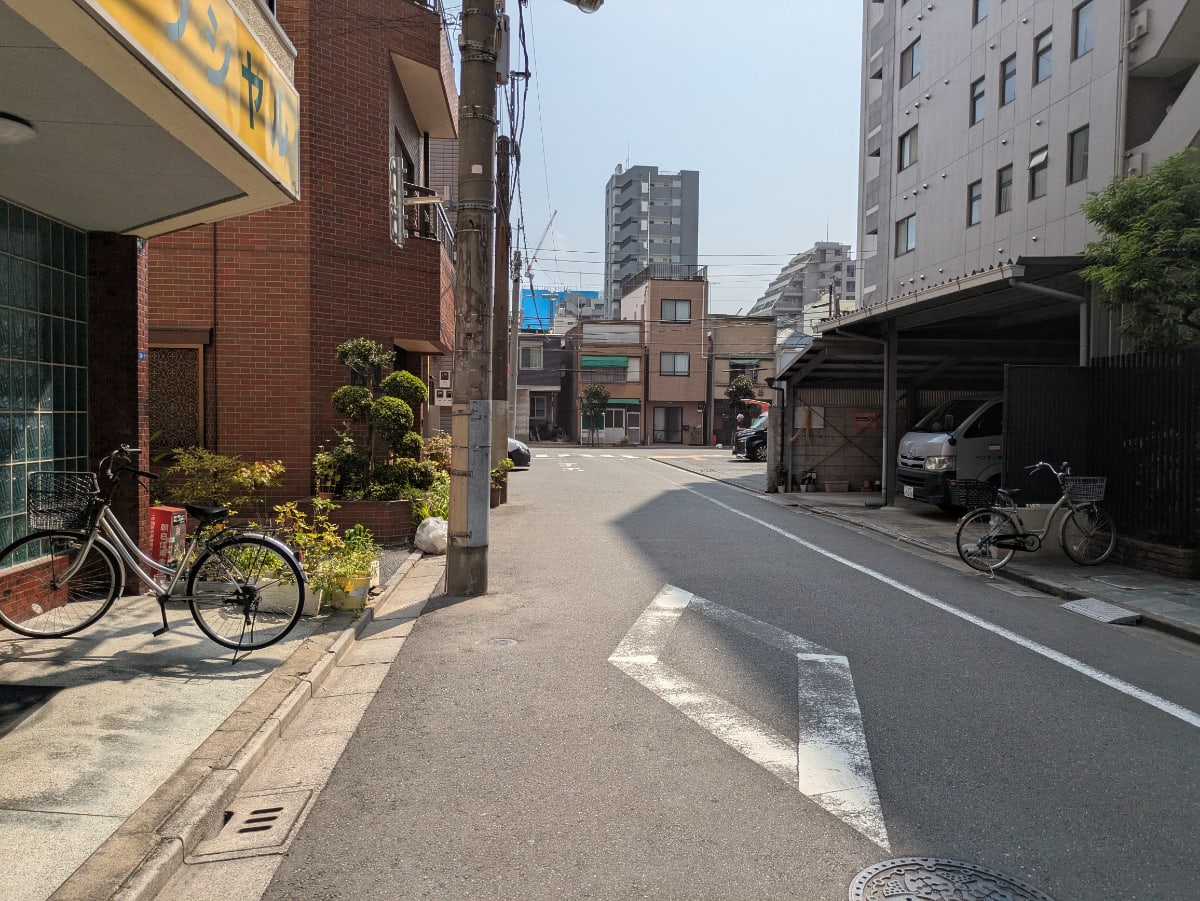 v20251009150657/fresh/building/J00100418403_2