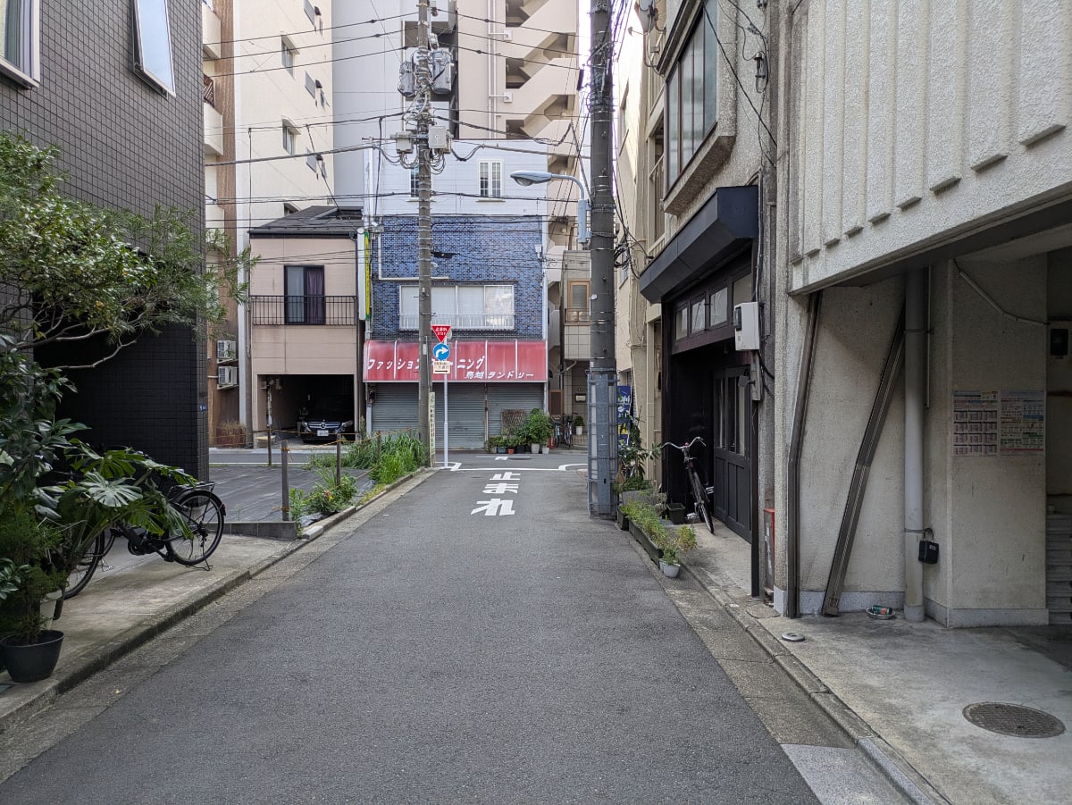 v20251009150657/fresh/building/J00100420130_9