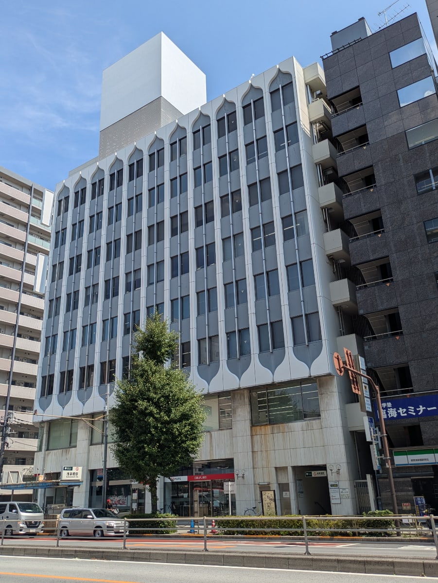 v20251009150657/fresh/building/J00100609403_9