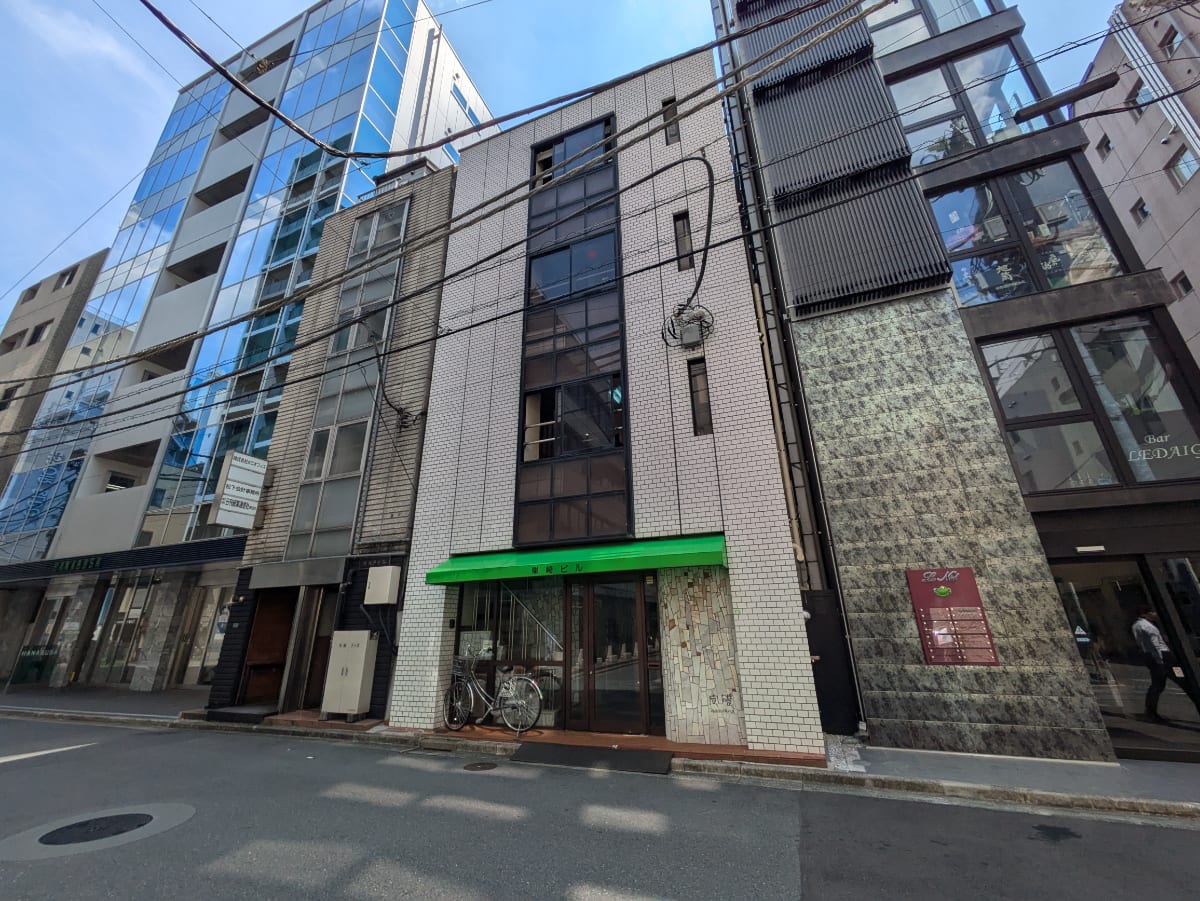 v20251010150707/fresh/building/J00100375782_5