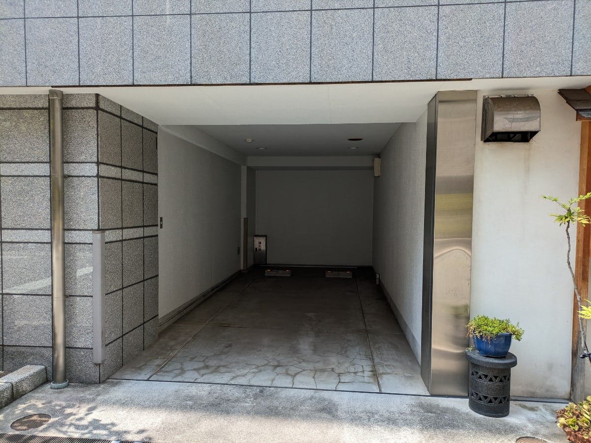 v20251010150707/fresh/building/J00100404575_9