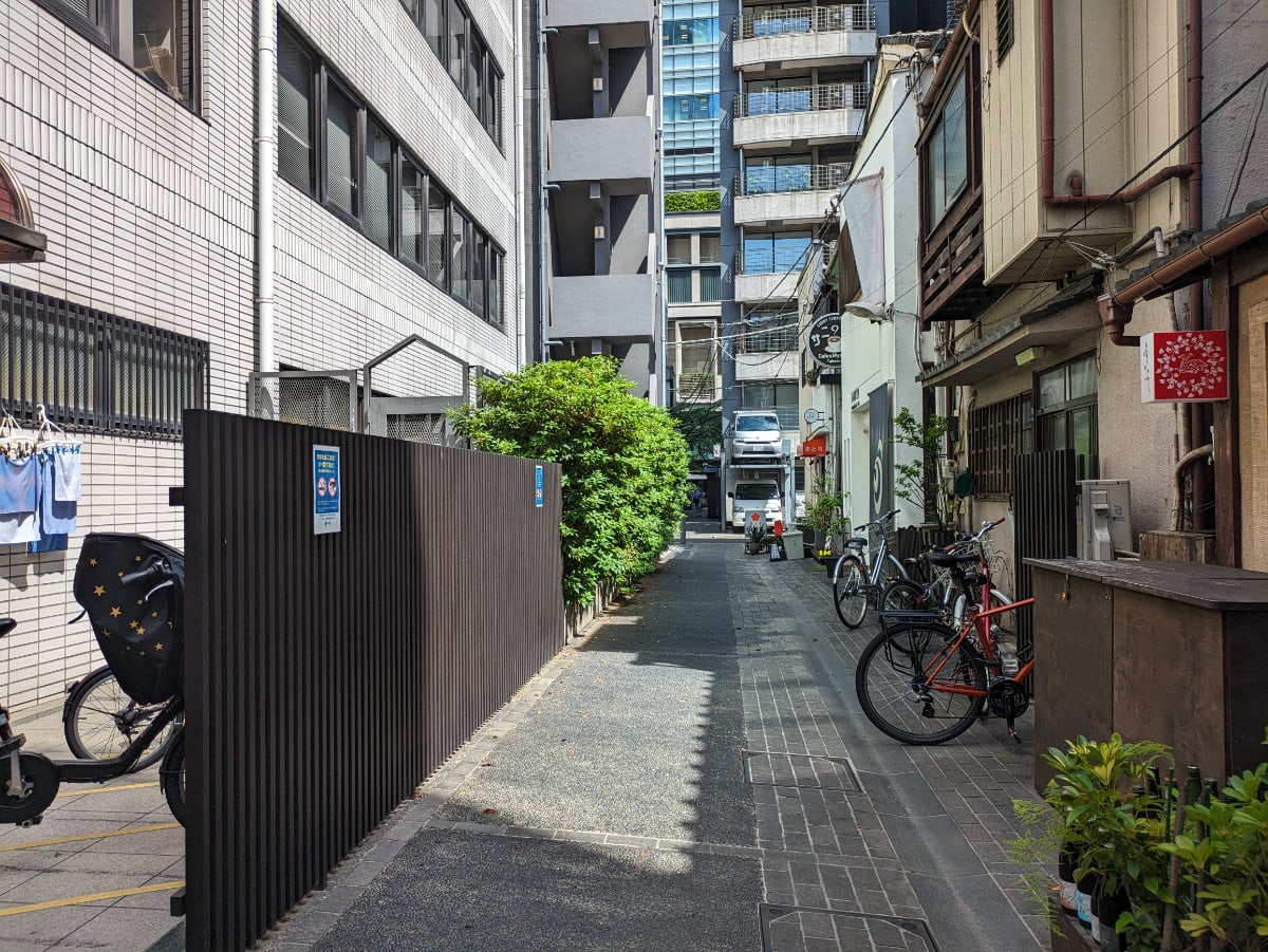 v20251010150708/fresh/building/J00100359744_20