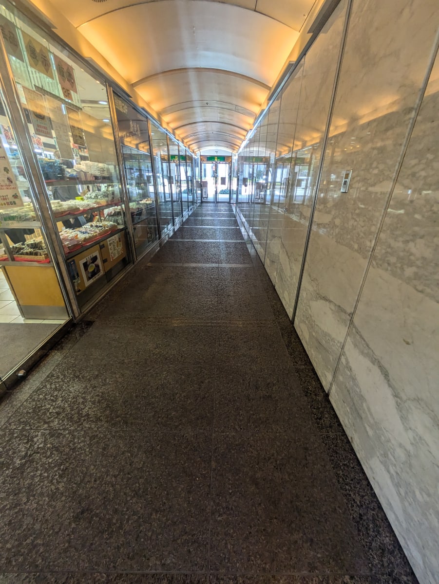 v20251010150708/fresh/building/J00100389756_8