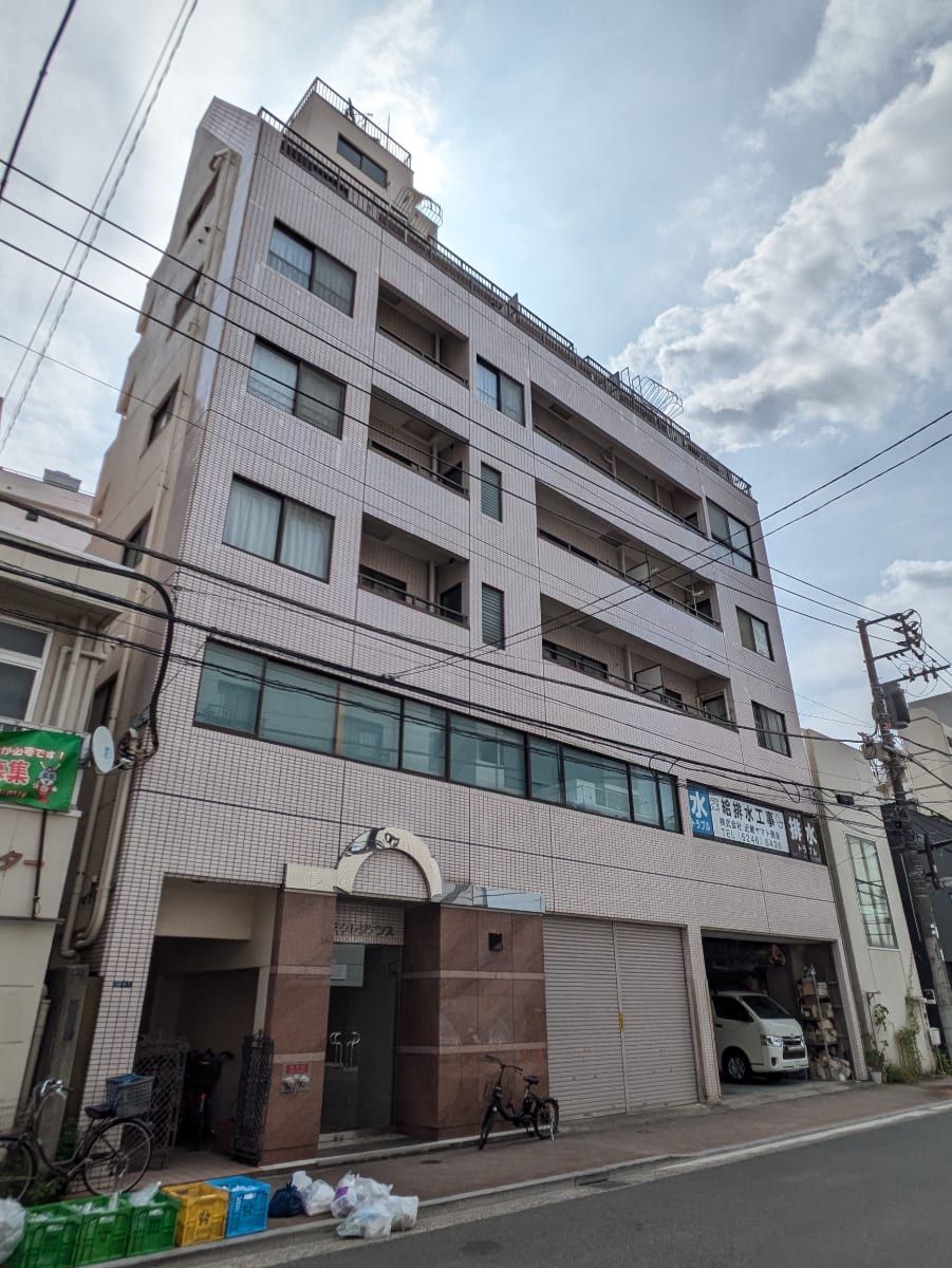 v20251010150708/fresh/building/J00100389842_7