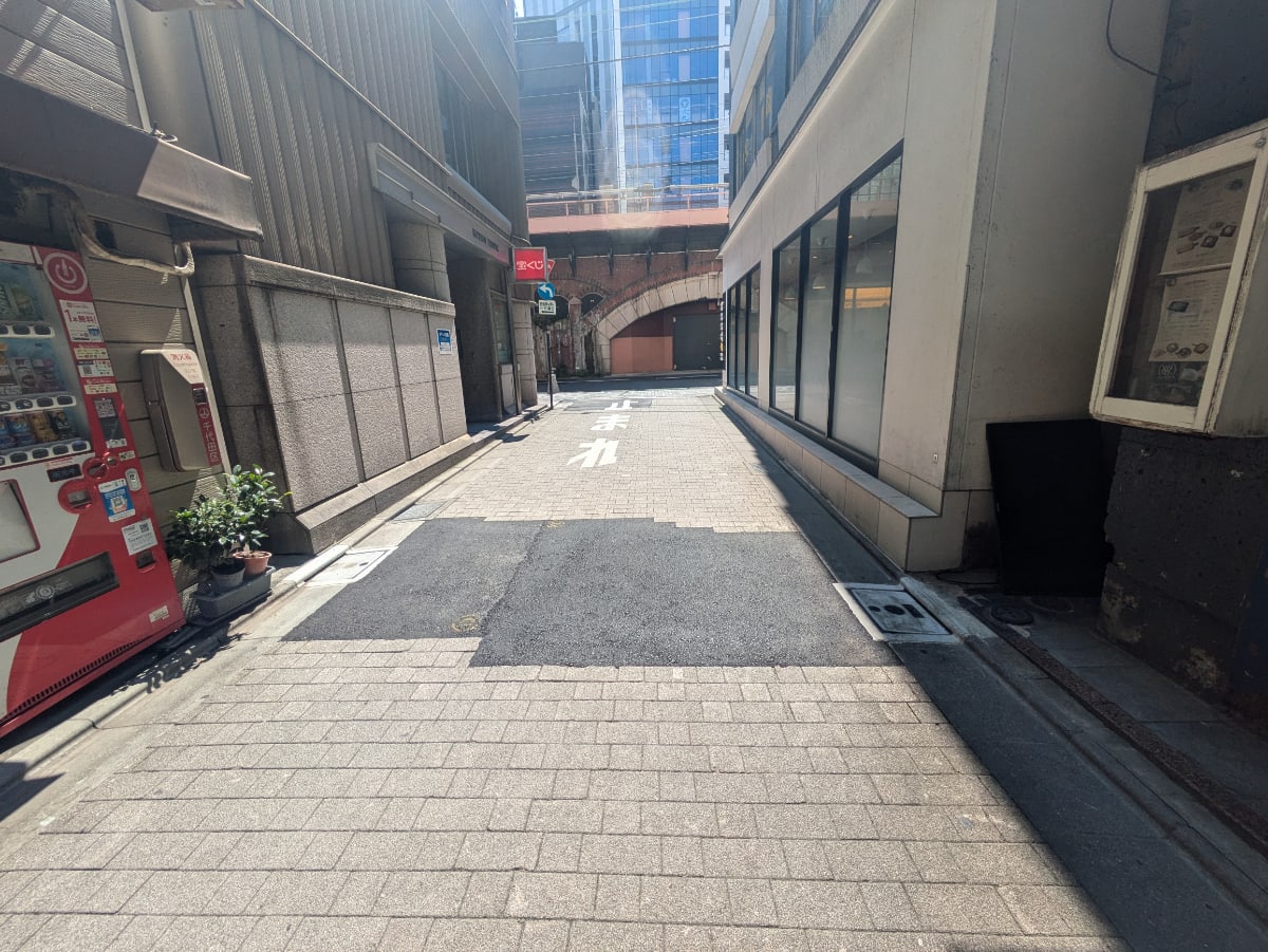 v20251010150708/fresh/building/J00100390227_12