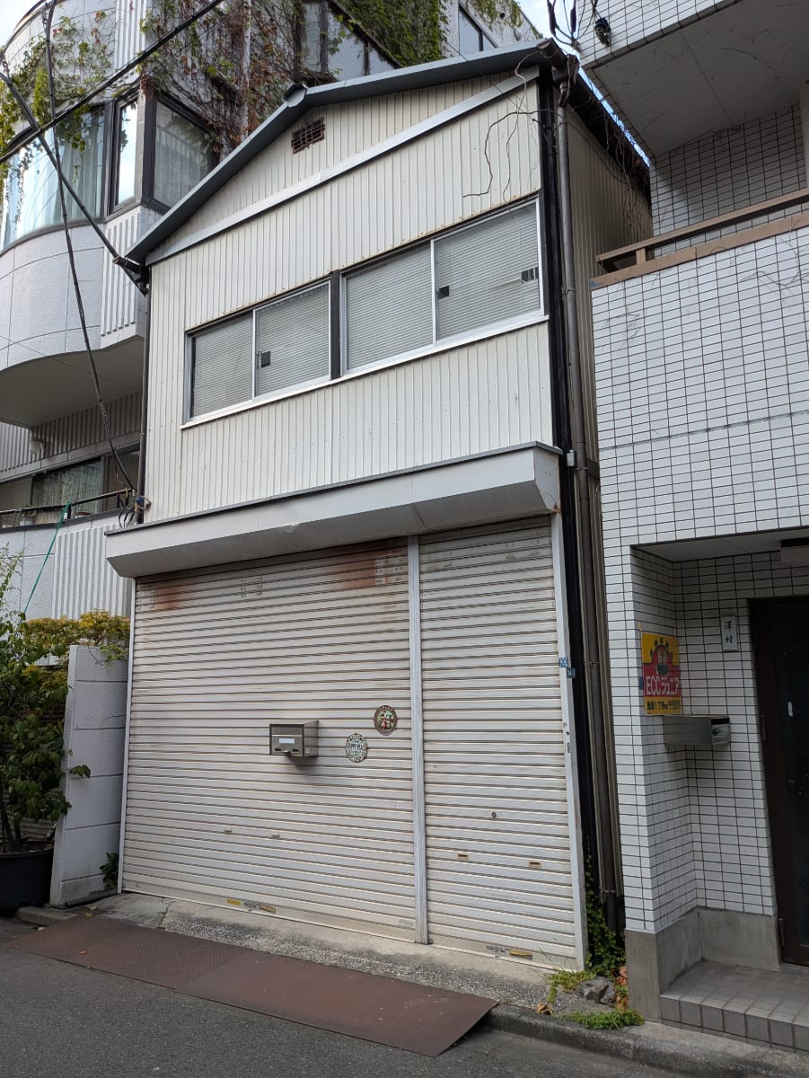 v20251010150708/fresh/building/J00100482319_8