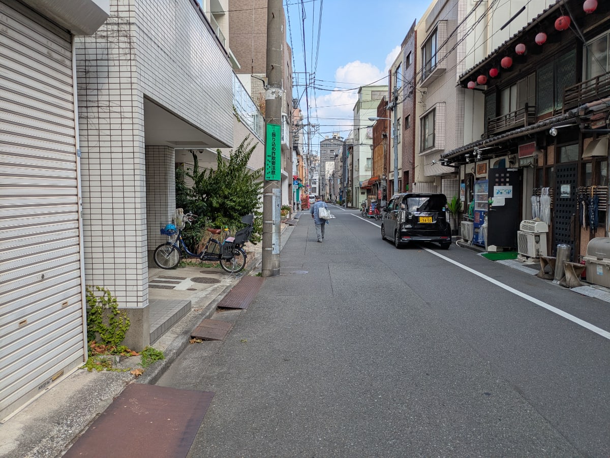 v20251010150708/fresh/building/J00100482319_9