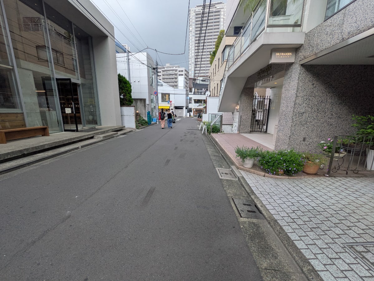 v20251011150701/fresh/building/J00100374881_2