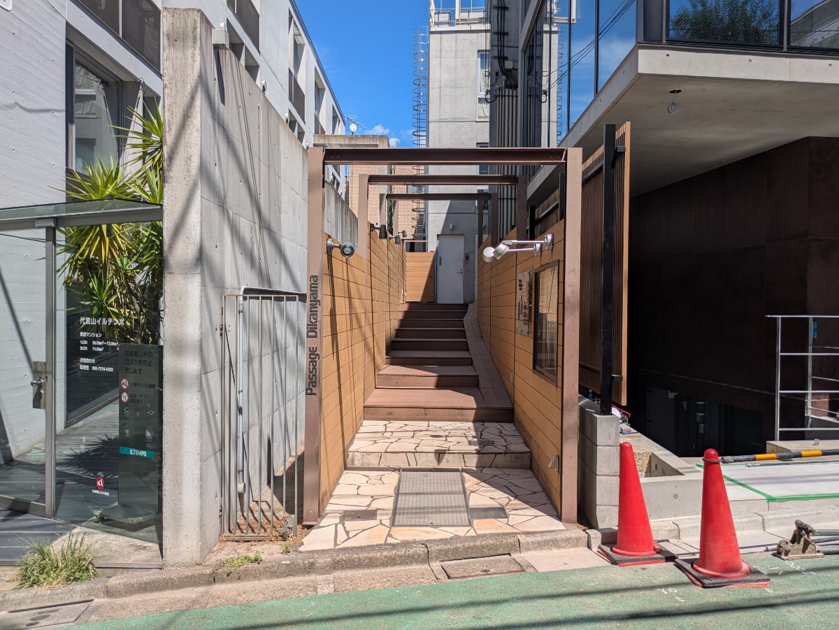 v20251011150701/fresh/building/J00100403364_3
