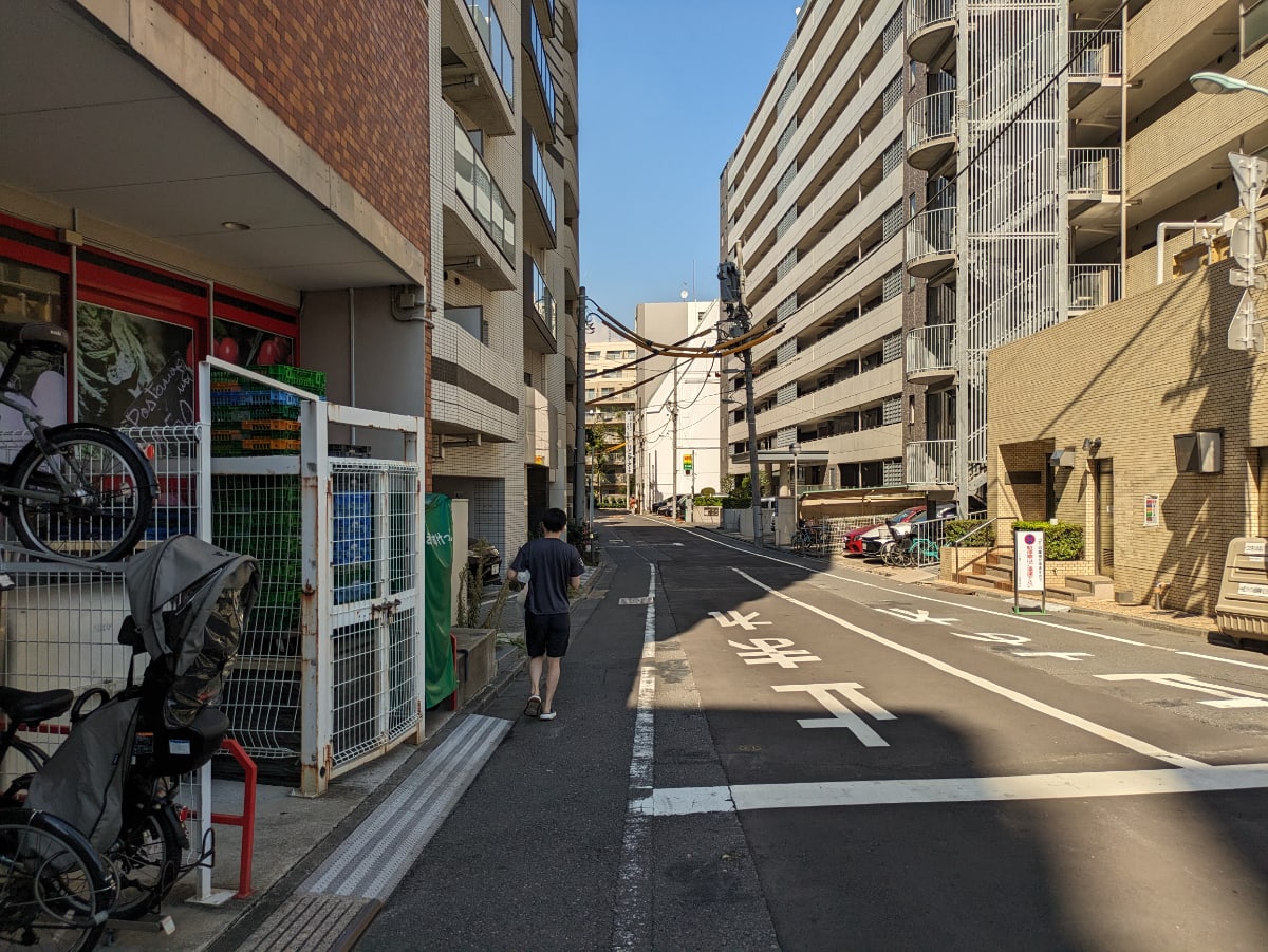 v20251011150702/fresh/building/J00100357296_2