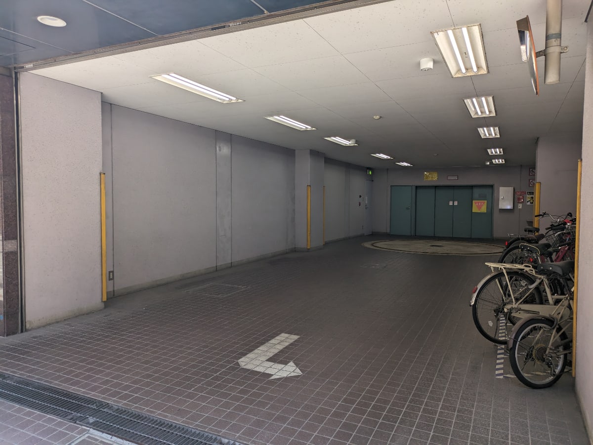 v20251011150702/fresh/building/J00100357299_7