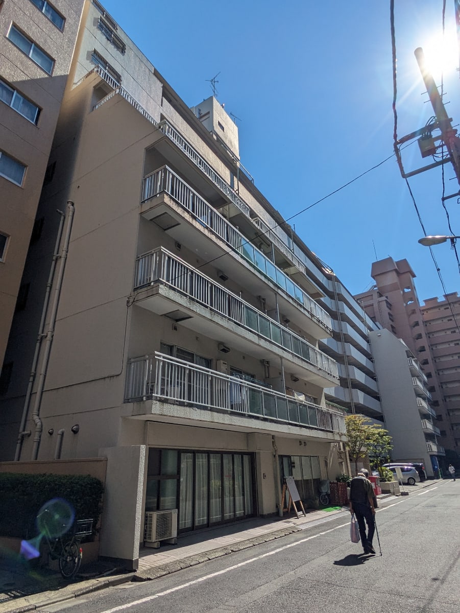 v20251011150702/fresh/building/J00100357300_1