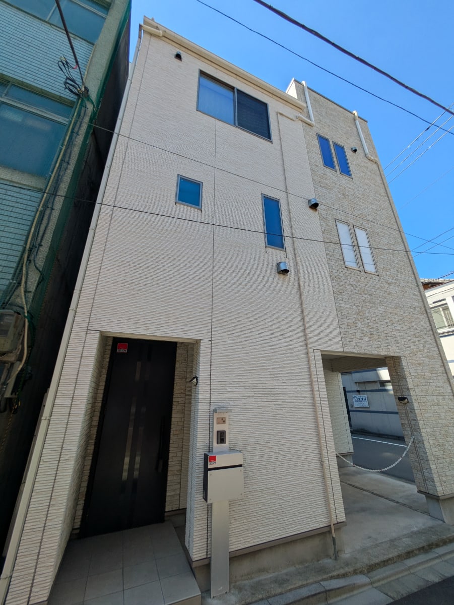 v20251011150702/fresh/building/J00100358214_9