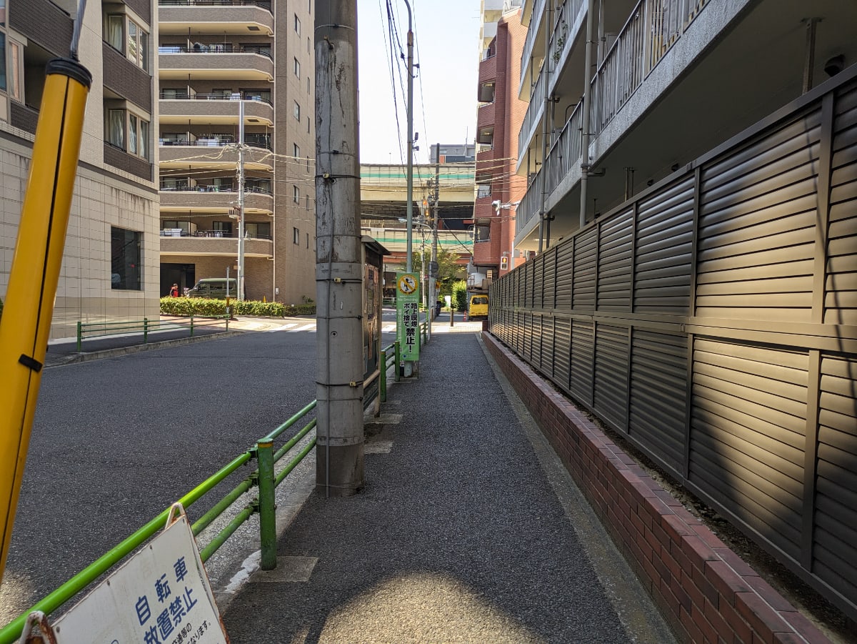 v20251011150702/fresh/building/J00100371322_11